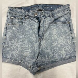 American Eagle cuffed denim shorts. Size 6